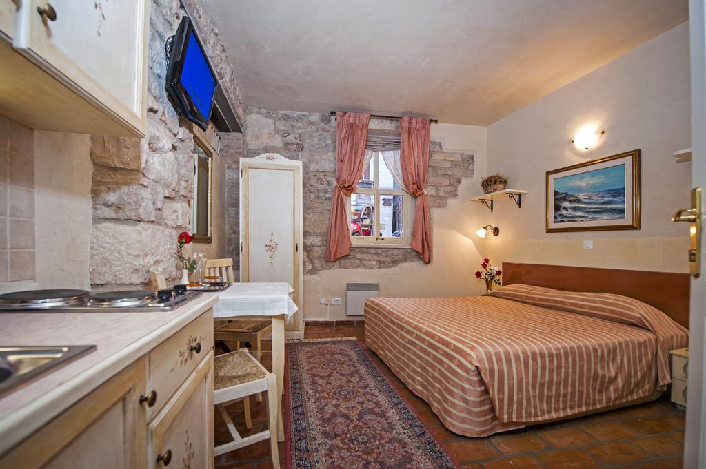 רוביני Residence Marco Polo Centro Storico מראה חיצוני תמונה